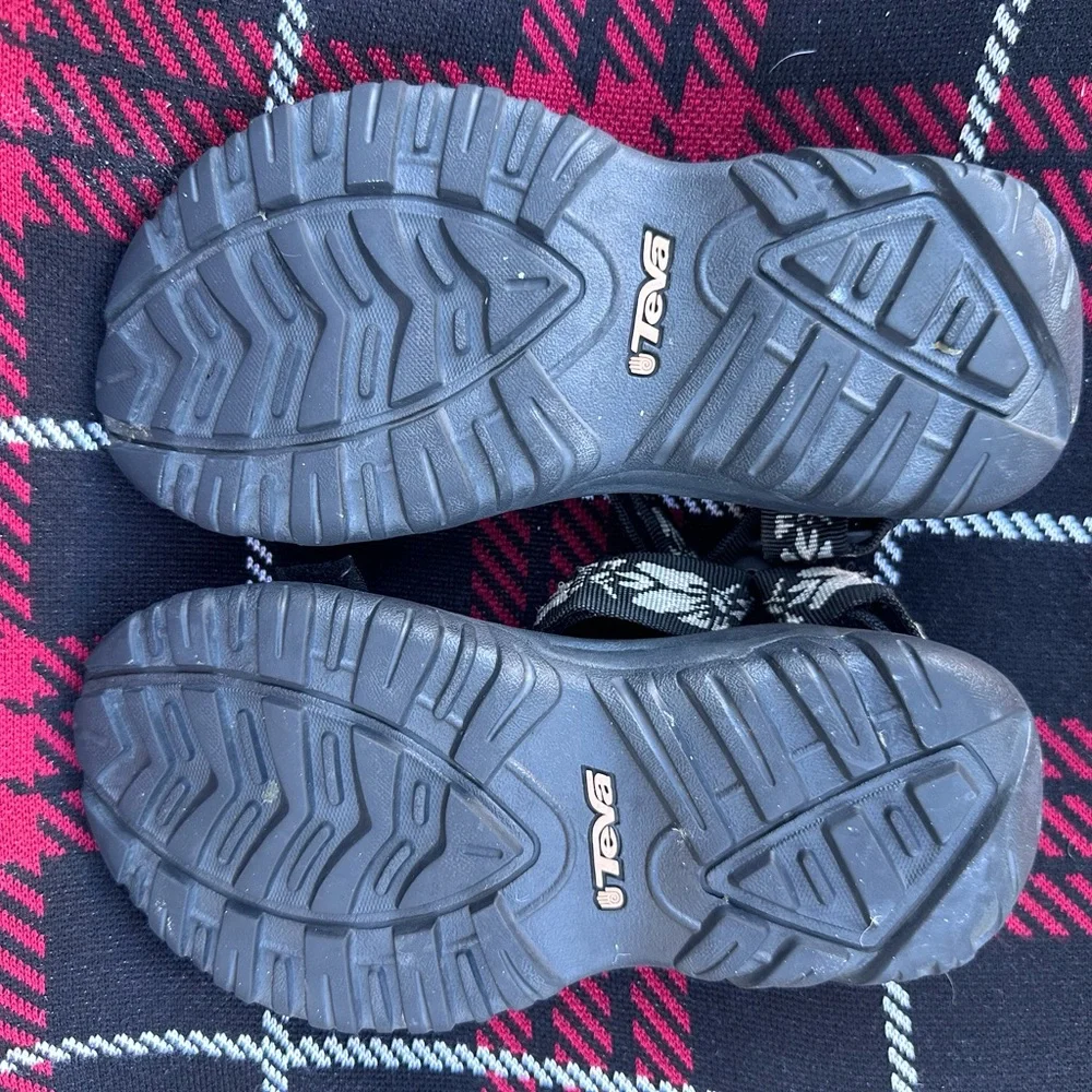 GUC Teva Kids Sandals Size 5‎